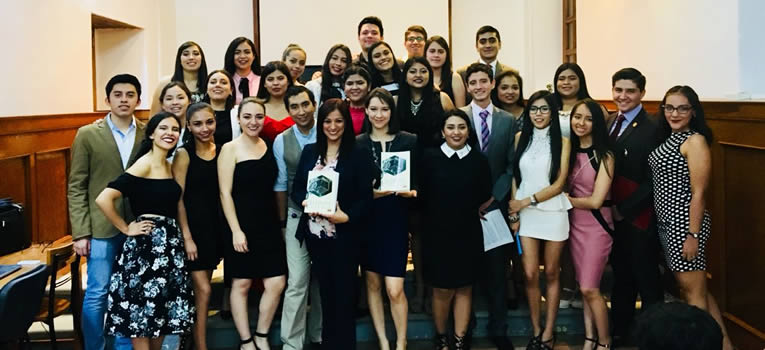 se-presenta-en-la-ug-la-revista-colmena-critica-ugto