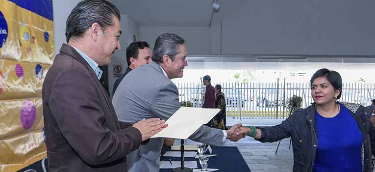 estudiantes-destacan-concurso-cuento-poesia-comic-ug-ugto