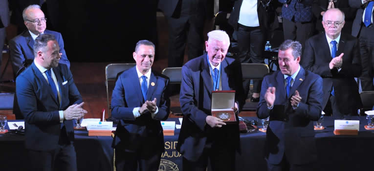 recibe-claus-roxin-ug-ugto