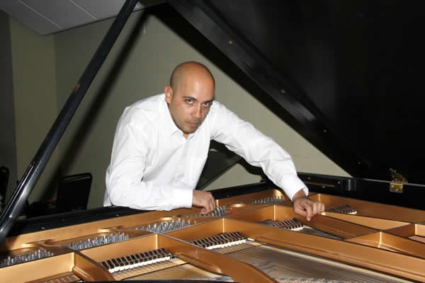 dia-compositor-universidad-guanajuato-ug