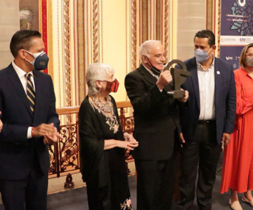 homenajean-dramaturgo-miguel-sabido-presea-cervantina-ug-ugto