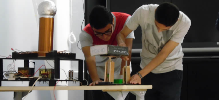 realizan-en-la-ug-experimentos-de-fisica-para-concurso-ugto