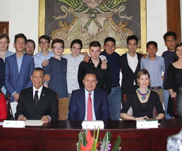recibe-alcalde-de-guanajuato-a-estudiantes-franceses-que-realizan-estancia-en-ug-ugto-