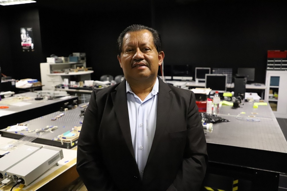 Dr Julian Moises Estudillo