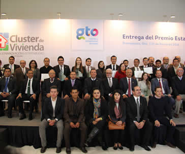 participa-ug-en-la-entrega-del-premio-estatal-de-la-vivienda-2015-