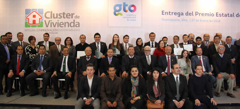 participa-ug-en-la-entrega-del-premio-estatal-de-la-vivienda-2015