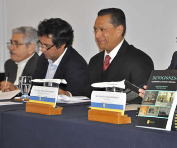 presentan-el-libro-devociones-