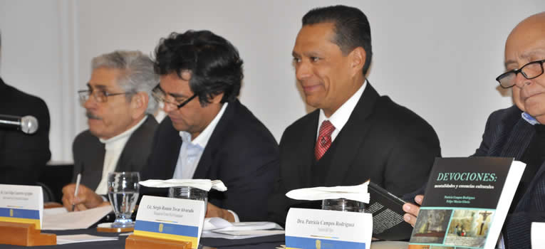 presentan-el-libro-devociones