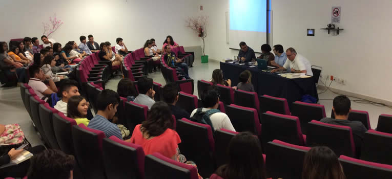 exponen-temas-sobre-democracia-ug-ugto