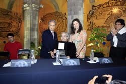 ug-homenaje-josefina-y-alonso-echanove