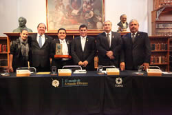 entregan-presea-armando-olivares