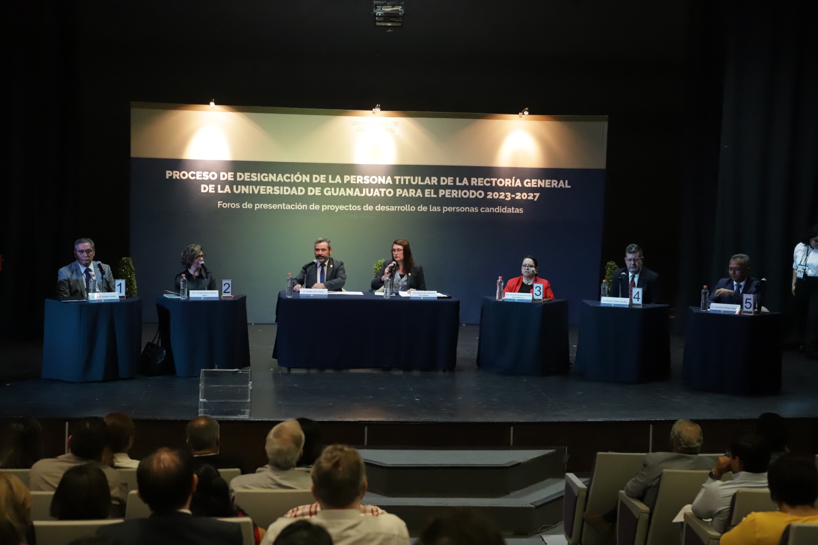 escudo universidad de guanajuato